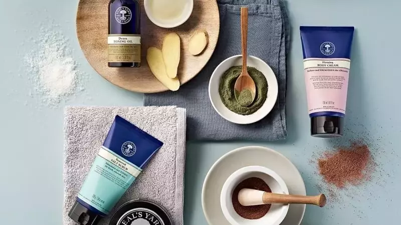 6 Travel Essentials for Glowing Skin and Comfort