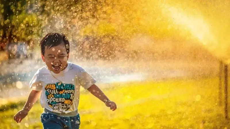 The Pressure of Being a "Summer Mom" in the Age of Social Media