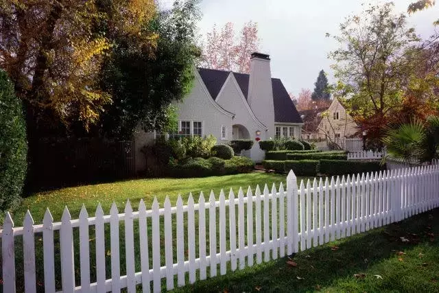 Homeowner Faces Dilemma Over Fence Dispute With Neighbors