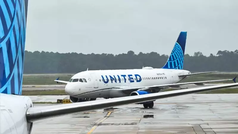 United Airlines Faces Widespread Disruptions Amidst Major Computer System Failure
