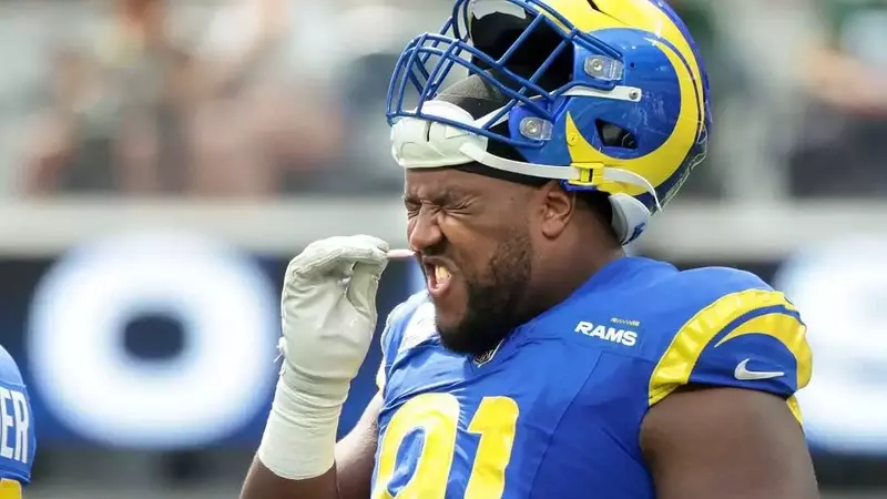 NFL Prohibits Smelling Salts Amidst Safety Concerns and Concussion Risks