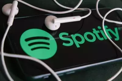 The Unseen Hand: Decoding AI's Influence on Music Streaming