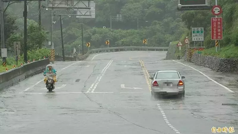 Typhoon Doksuri's Path Shifts, Potentially Spreading Rain Across Taiwan