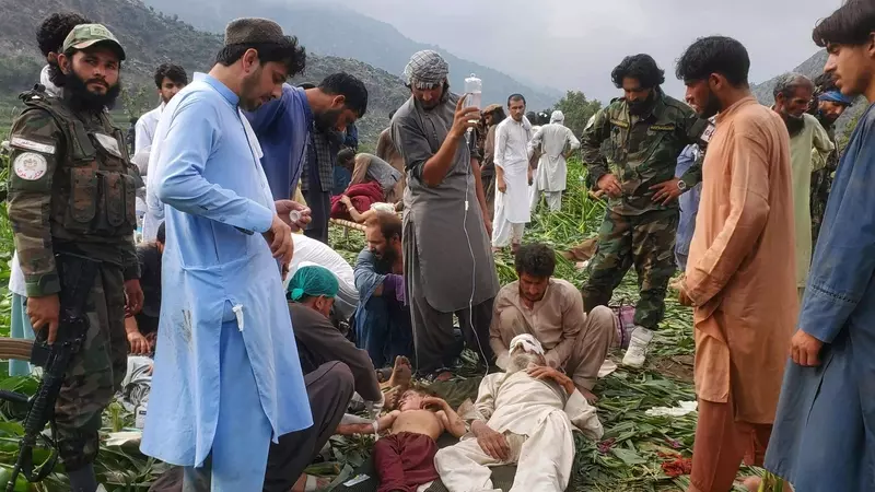 Devastating Earthquake Strikes Eastern Afghanistan, Hampering Rescue Efforts