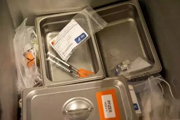 US States Diverge on Vaccine Policies Amid Political Tensions