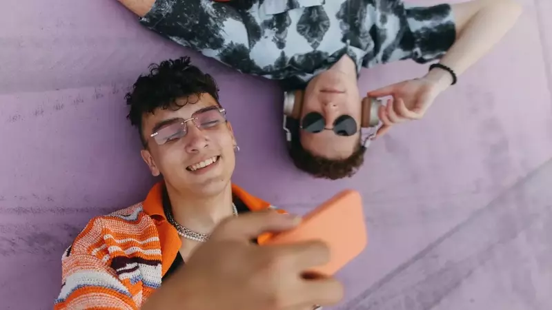 Understanding the 'Performative Male' Trend: Impact on Adolescent Boys and Parental Guidance