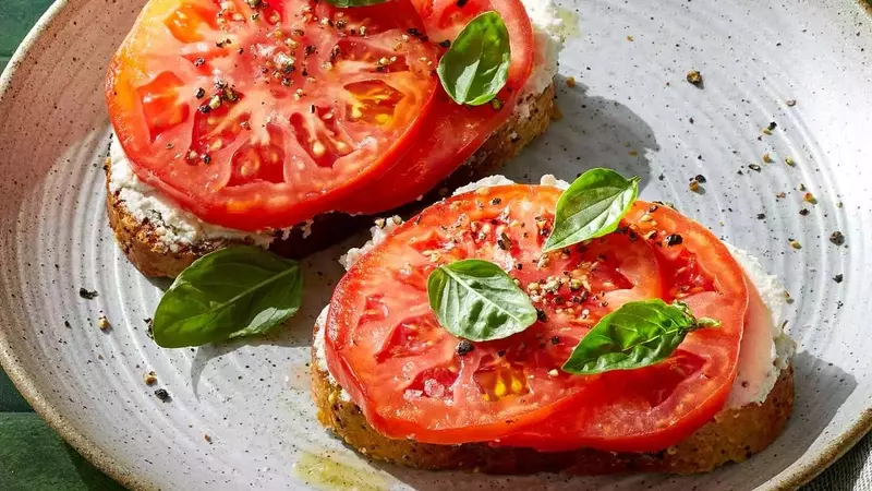 11 Low-Calorie, High-Protein Snacks to Keep You Full