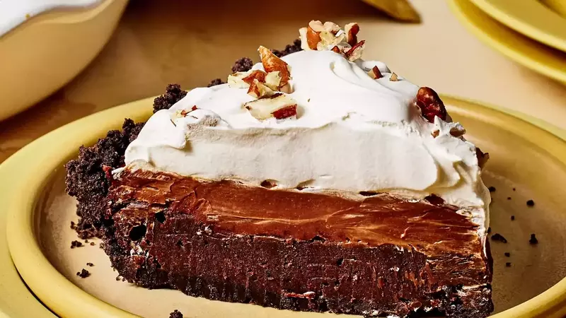 Decadent Chocolate Delight: The Ultimate Mississippi Mud Pie