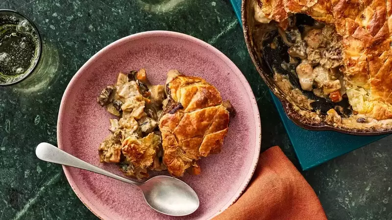 Vegetarian Mushroom Pot Pie: A Delectable Meat-Free Alternative