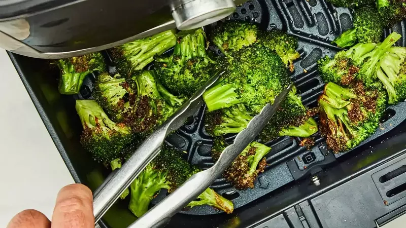Maximize Your Holiday Kitchen: The Air Fryer's Essential Role on Thanksgiving
