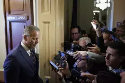 Senate Advances Bill to End Prolonged Government Shutdown