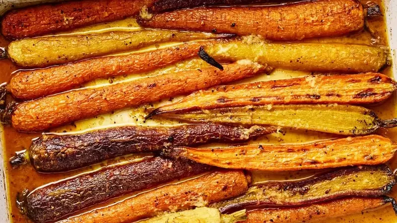 Succulent Garlic Butter Glazed Carrots: A Flavorful Side Dish