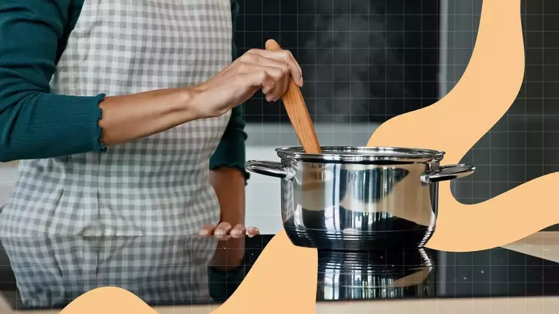 Mastering Thanksgiving Gravy: Chef Secrets Revealed