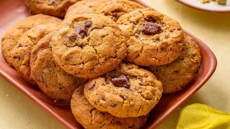 Crafting the Perfect Pistachio Chocolate Chip Cookie