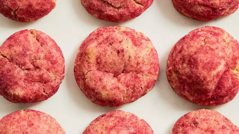 Tangy Raspberry-Lemon Crinkle Cookies: A Refreshing Twist on a Classic