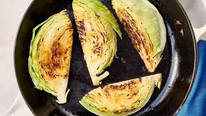 Delectable Spanakopita-Inspired Melted Cabbage