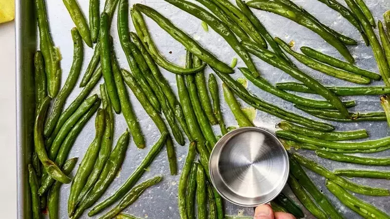 Delectable Smashed Green Beans with Parmesan and Balsamic Glaze