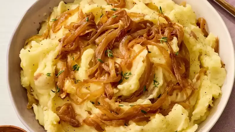 Festive Flavors: 14 Holiday Recipes to Delight Every Guest