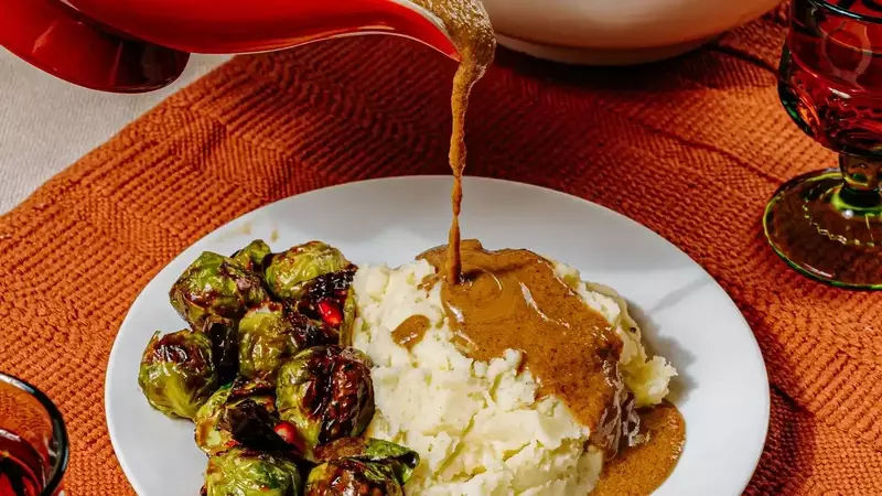 Crafting a Flavorful Vegan Gravy: A Step-by-Step Guide