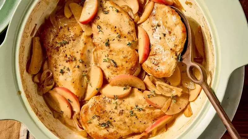 One-Pan Creamy Chicken with Apples and Dijon Sauce: A Hearty Fall Meal