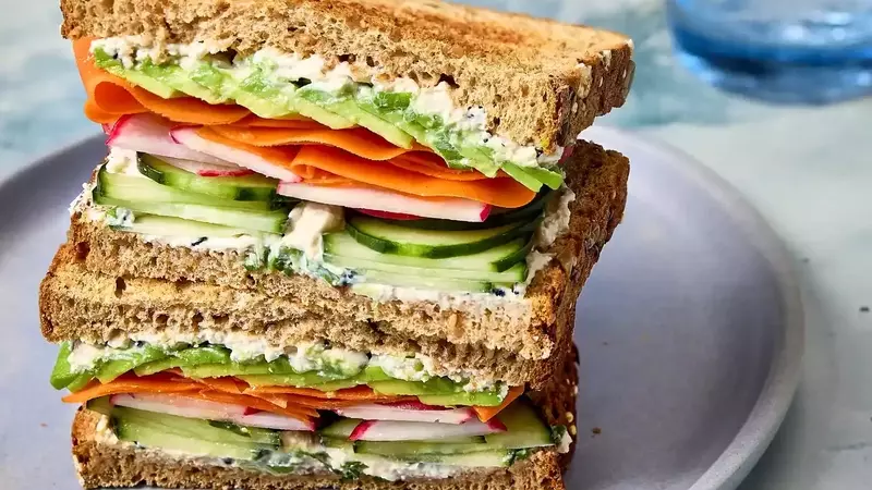 18 Mediterranean Diet Lunches to Help Reduce High Cholesterol