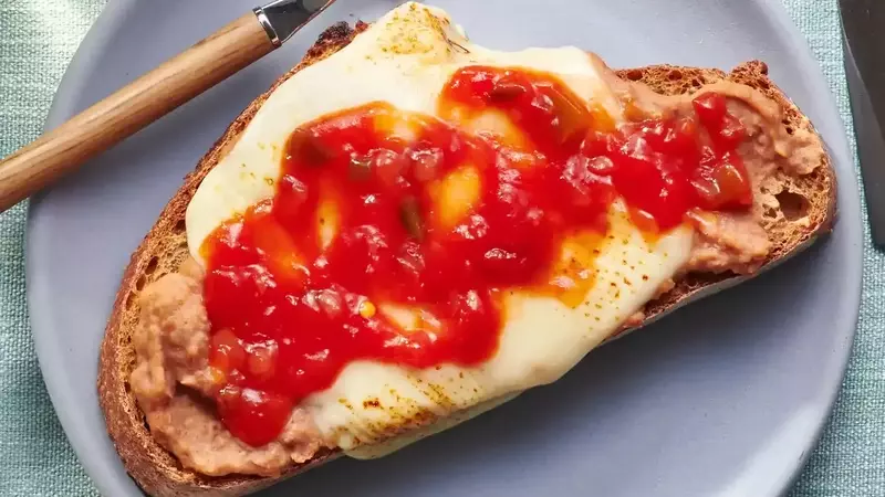 Quick and Nutritious Cheesy Bean Toast: A Breakfast Revelation