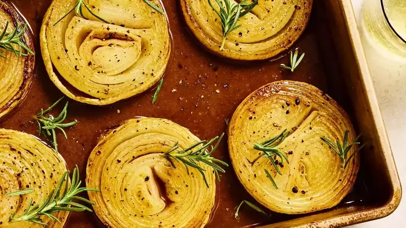 Balsamic Rosemary Melting Onions: A Flavorful Side Dish