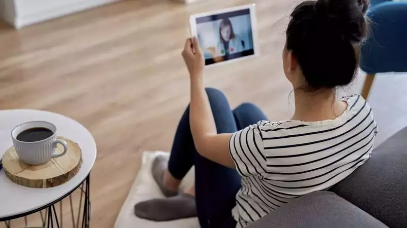 Video Call Glitches Impact Trust and Perception