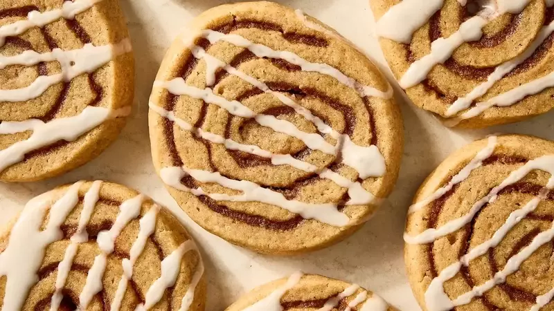 Delectable Cinnamon Roll Cookies: A Fusion of Flavors