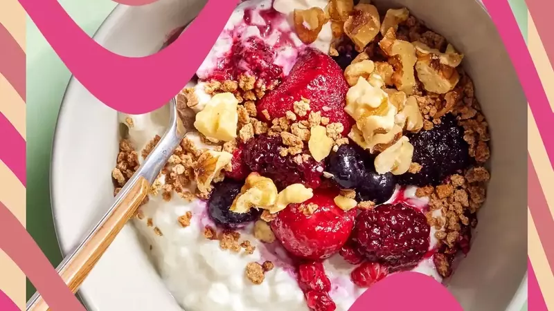 Dietitians Recommend High-Protein Berry Bowl for Enhanced Sleep