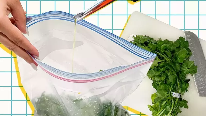 Mastering Herb Preservation: A Guide to Freezing Fresh Herbs in Oil