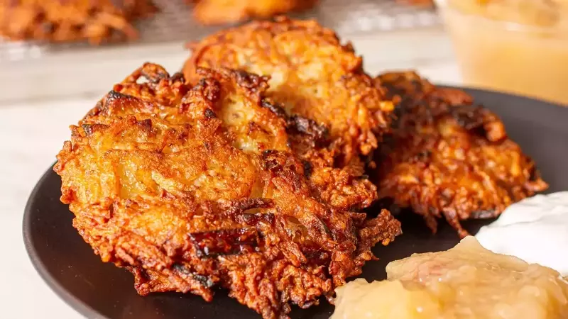 A Revolutionary Approach to Crafting Crispy Latkes