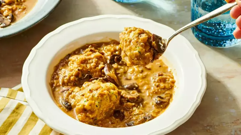 Hearty Mushroom & Dumpling Stew: A Cozy Vegetarian Delight