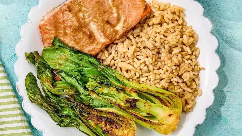 Effortless and Healthy Dinners: 14 Five-Ingredient Recipes for Weight Loss