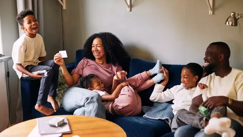 Family Digital Detox: Reconnecting in a Screen-Saturated World