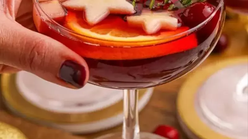 Elevate Your Celebrations: A Guide to Festive Holiday Cocktails