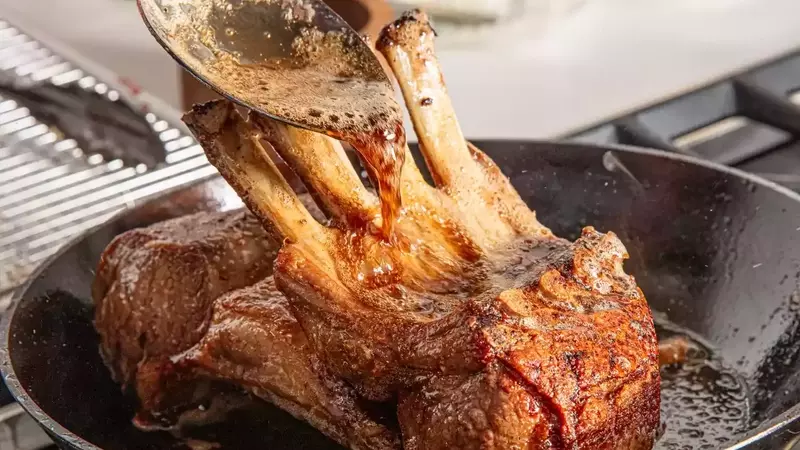 Precision Carving: Mastering the Art of Dividing a Rack of Lamb