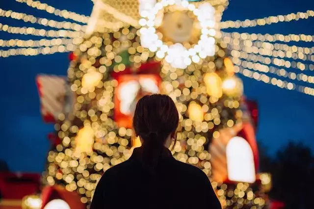 Embracing a Solitary Christmas