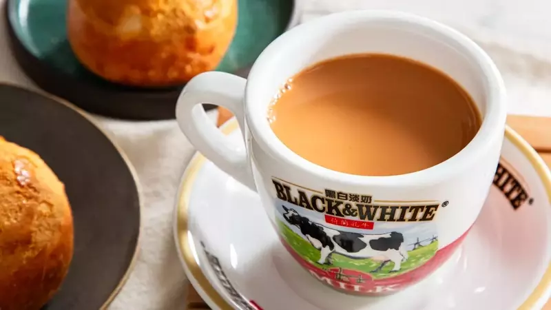 Crafting Authentic Hong Kong-Style Milk Tea at Home