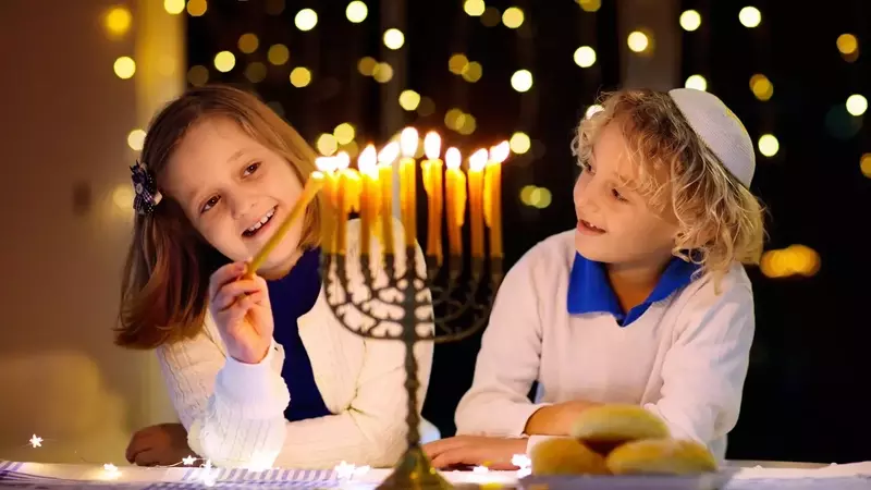 Melodies of Light: A Hanukkah Music Guide for Families