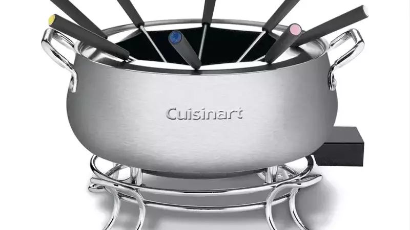Mastering the Art of the Retro Fondue Party at Home