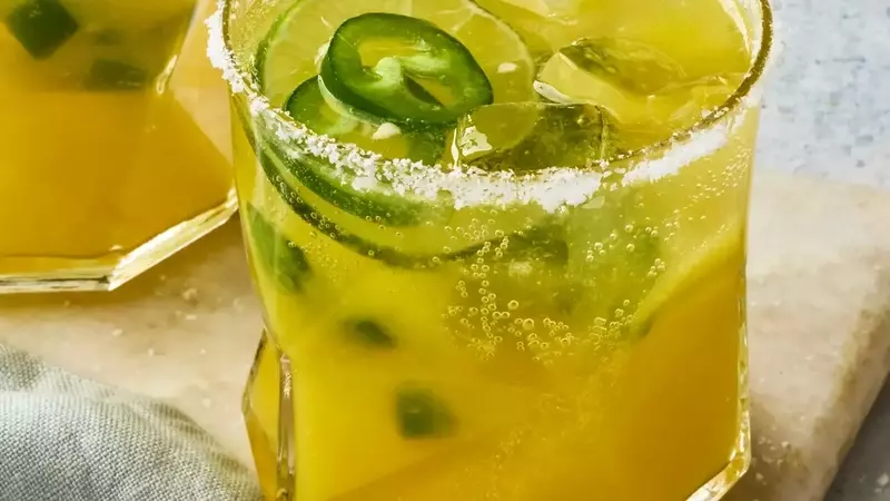 Refreshing Mango-Jalapeño Mocktail: A Sugar-Free Delight
