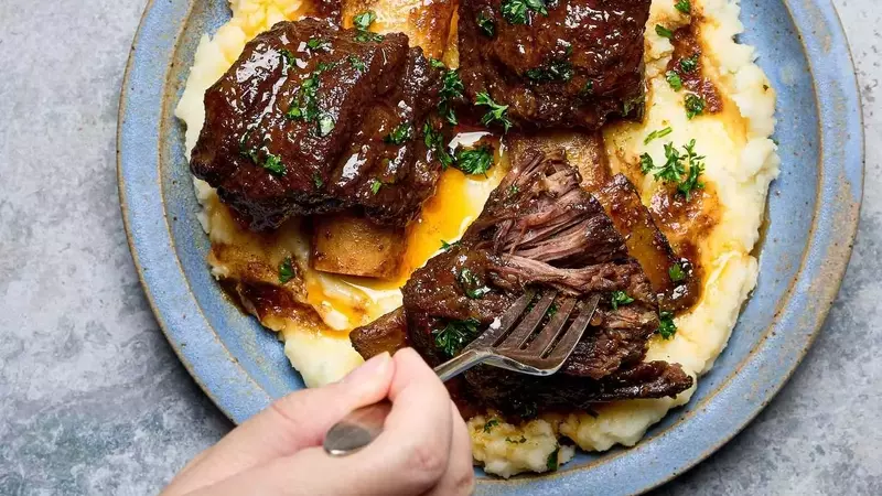Tender Tamarind-Braised Beef Short Ribs: A Culinary Delight