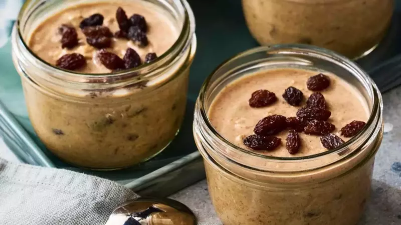 Overnight Cinnamon Raisin Oats: A Healthy and Convenient Breakfast
