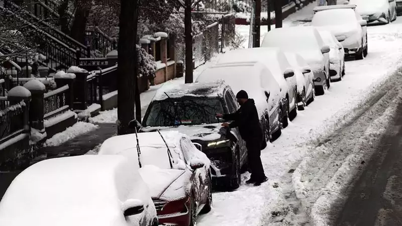 Severe Winter Weather Grips US, Disrupting Holiday Travel
