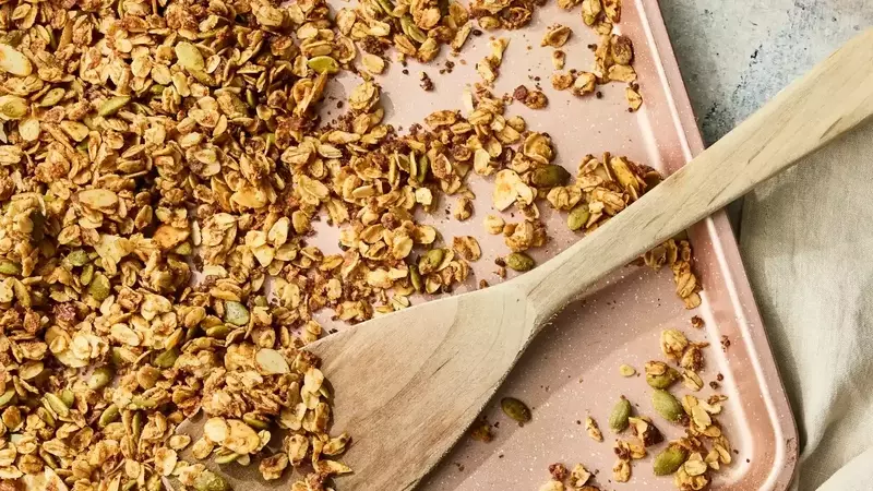 Homemade Granola: A Wholesome, Sugar-Free Treat