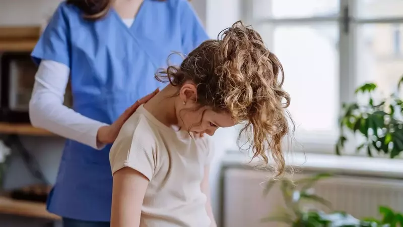 A Mother's Scoliosis Journey: From Diagnosis to Guiding Her Daughter Through the Same Challenge