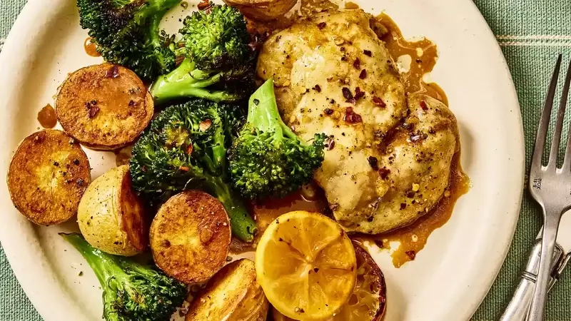 Effortless Lemon-Pepper Chicken with Roasted Vegetables: A Complete Meal Solution