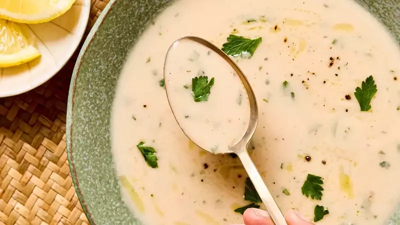 Effortless Creamy White Bean & Garlic Soup: A Culinary Delight with Just Five Ingredients