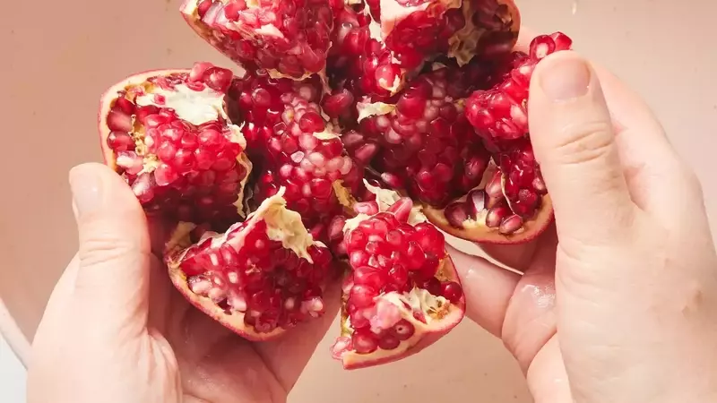 Mastering Pomegranate Preparation: A Comprehensive Guide